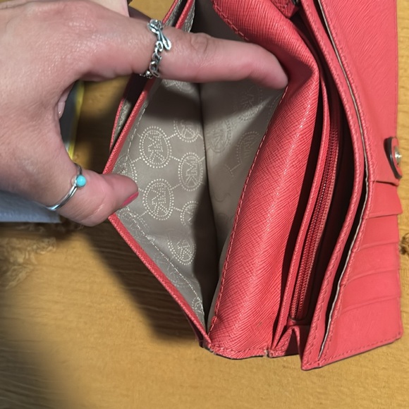 Michael kors wallet. - Picture 7 of 8